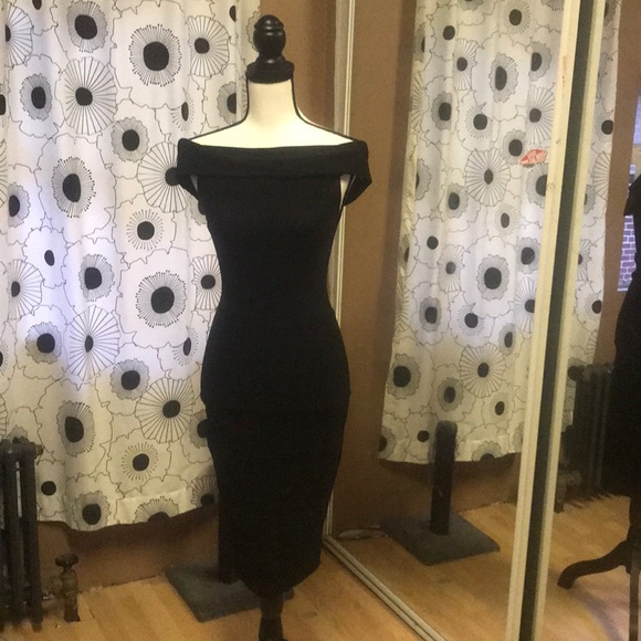 Dresses & Skirts - Little Black dress